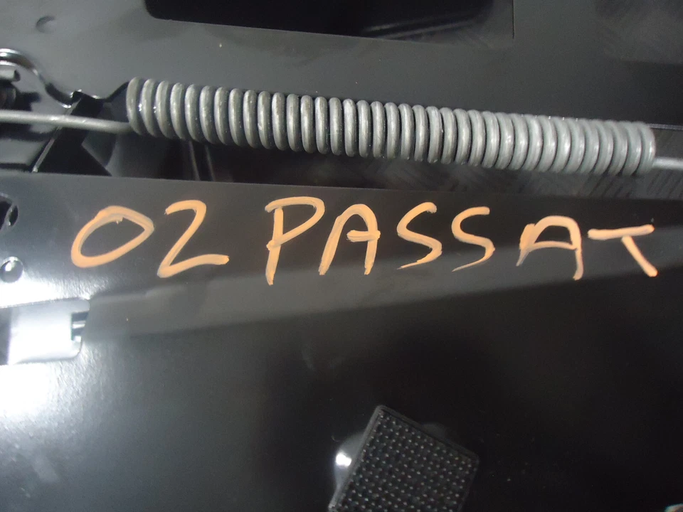 Volkswagen Passat GLX 2002 sedán de 4 movimientos 2,8 L consola central reposabrazos Foto 2 de 4