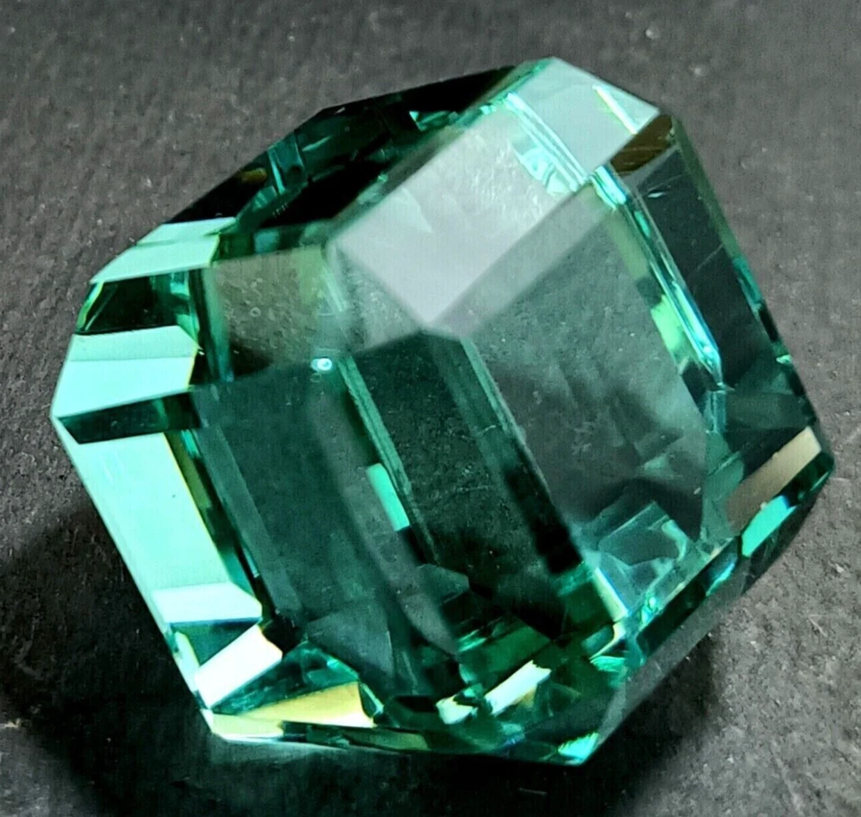 AAA+ Large Green Aquamarine 114.4 Ct. Cube Cut Loose Gemstone for Ring & Pendant - Image 3 of 4