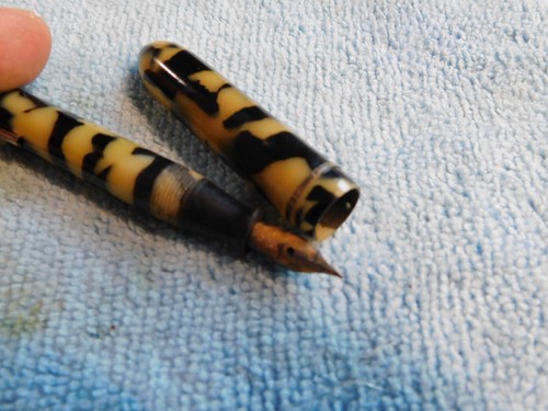 Vintage Tortoise Shell Fountain Pen w/Durium #4 Nib - Untested - Picture 4 of 8