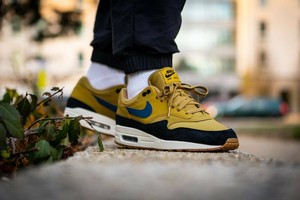 air max 1 golden moss