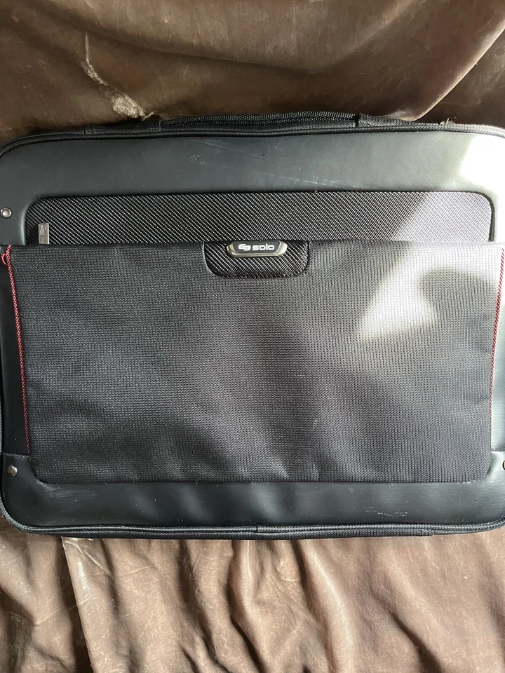 Capa acolchoada vermelha solo para laptop NOVO EM FOLHA VEJA FOTOS, BOM - Imagem 2 de 4