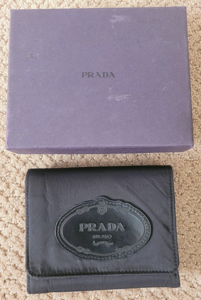 AUTH PRADA LOGO TRI-FOLD NYLON COMPACT WALLET PREOWNED BOX  display picture 2