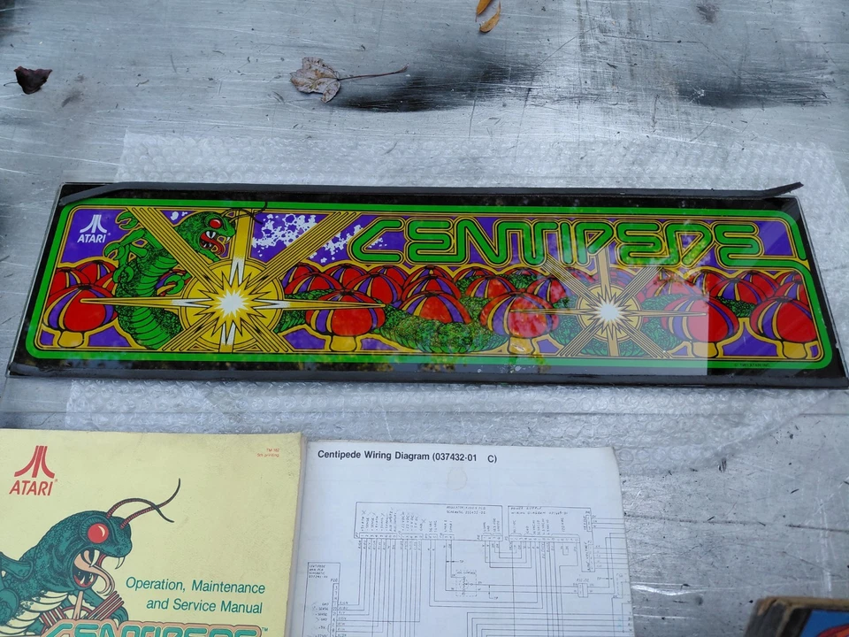 Painéis de controle, cabeçalho, manual e diagrama de fiação Atari Centipede Arcade - Imagem 4 de 4
