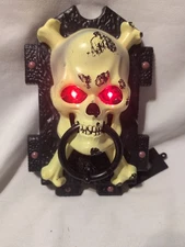 2002 Paper Magic Group Skull & Crossbones Door Knocker w/ Lights & Sound WORKS
