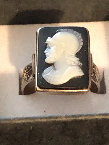 Antiker viktorianischer Bandring Sardonyx Kamee 14 Karat Rotgold