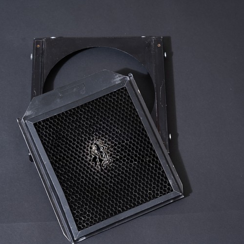 ELINCHROM Square Honeycomb Grid Wide Spot with 21cm Gel Holder Frame A7474 - Picture 9 of 9