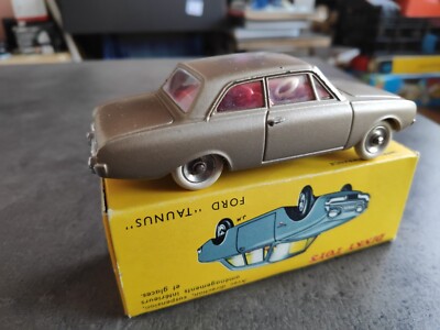 OPO 10 - Voiture Miniature Atlas DeAgostini Dinky Toys Compatible avec Ford Taunus 17M 559