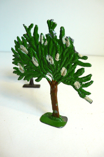 CBG DÉCORS PLOMB PEINT LOT DE 8 ARBRES Ht 10 cm TRÈS BON ÉTAT - Picture 2 of 7