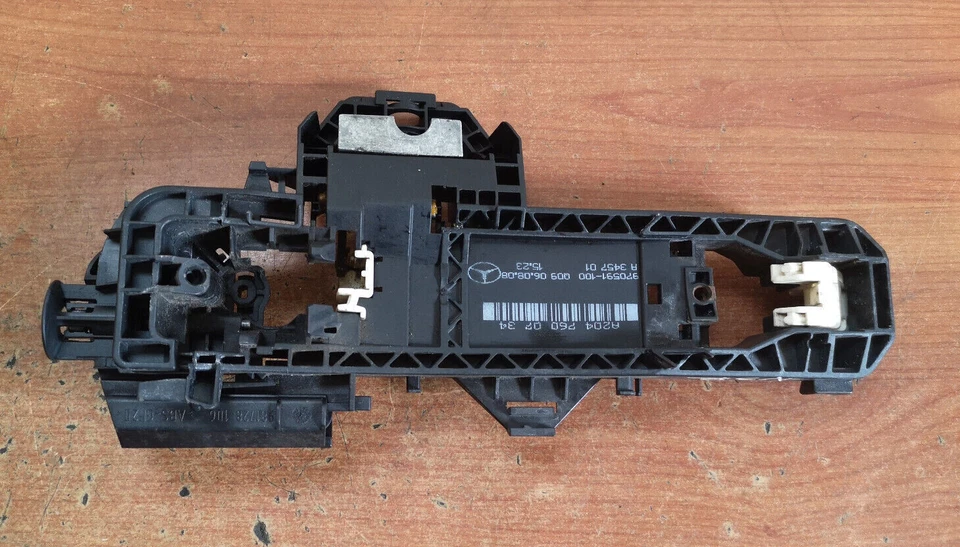 SOPORTE MANIJA PUERTA EXTERIOR TRASERA LADO PASO MERCEDES-BENZ C220 NSR A2047600734 Foto 2 de 3