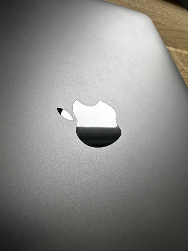 Apple MacBook Pro 13” M1 (2020) | 8GB RAM | 256GB SSD | Space Grau | Gut Zustand - Afbeelding 4 van 15