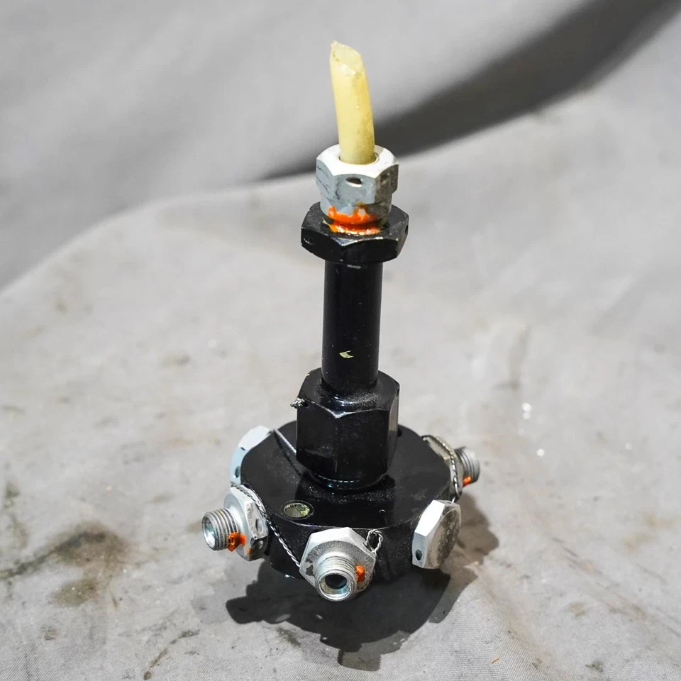 Unidad de dosificación de hielo Cirrus SR-22 ala P/N 17354-001, PU300EC147 (0122-310) Foto 3 de 4