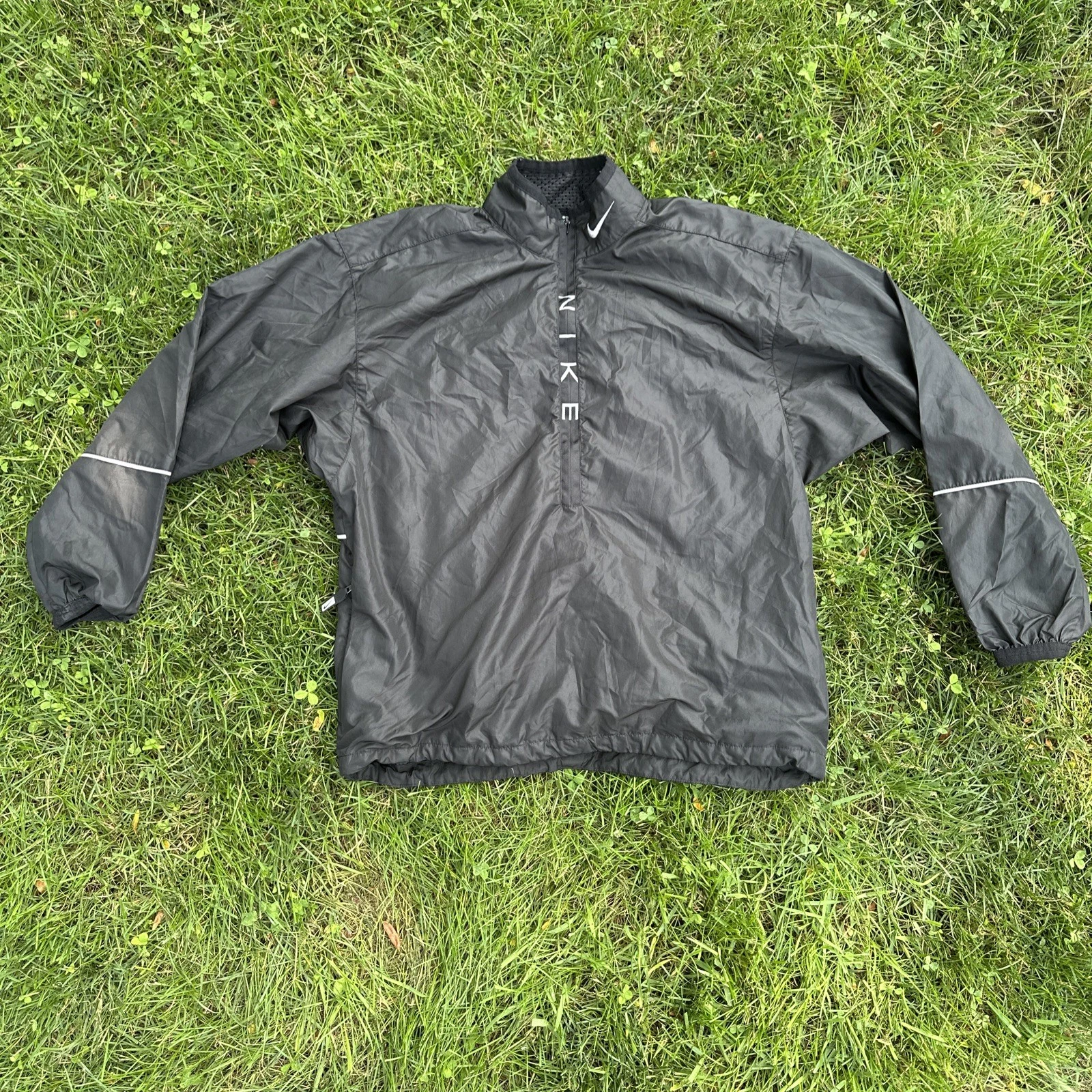 Nike Black Half-Zip Windbreaker Jacket – Size M – Lightweight & Water-Resistant