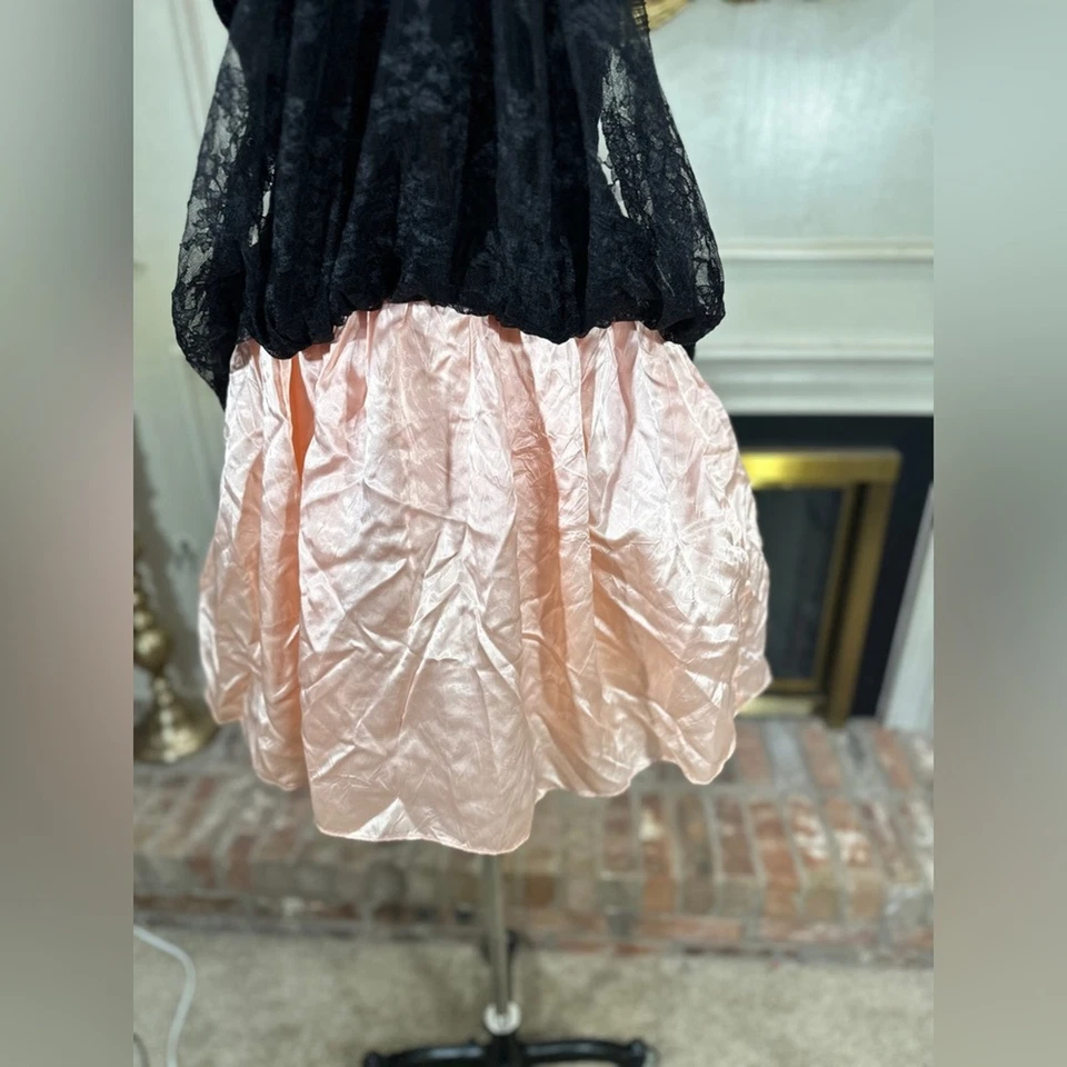 Vestido espartilho vintage Gunne Sax veludo rosa cetim renda gótico formatura festa sem alças - Imagem 4 de 4