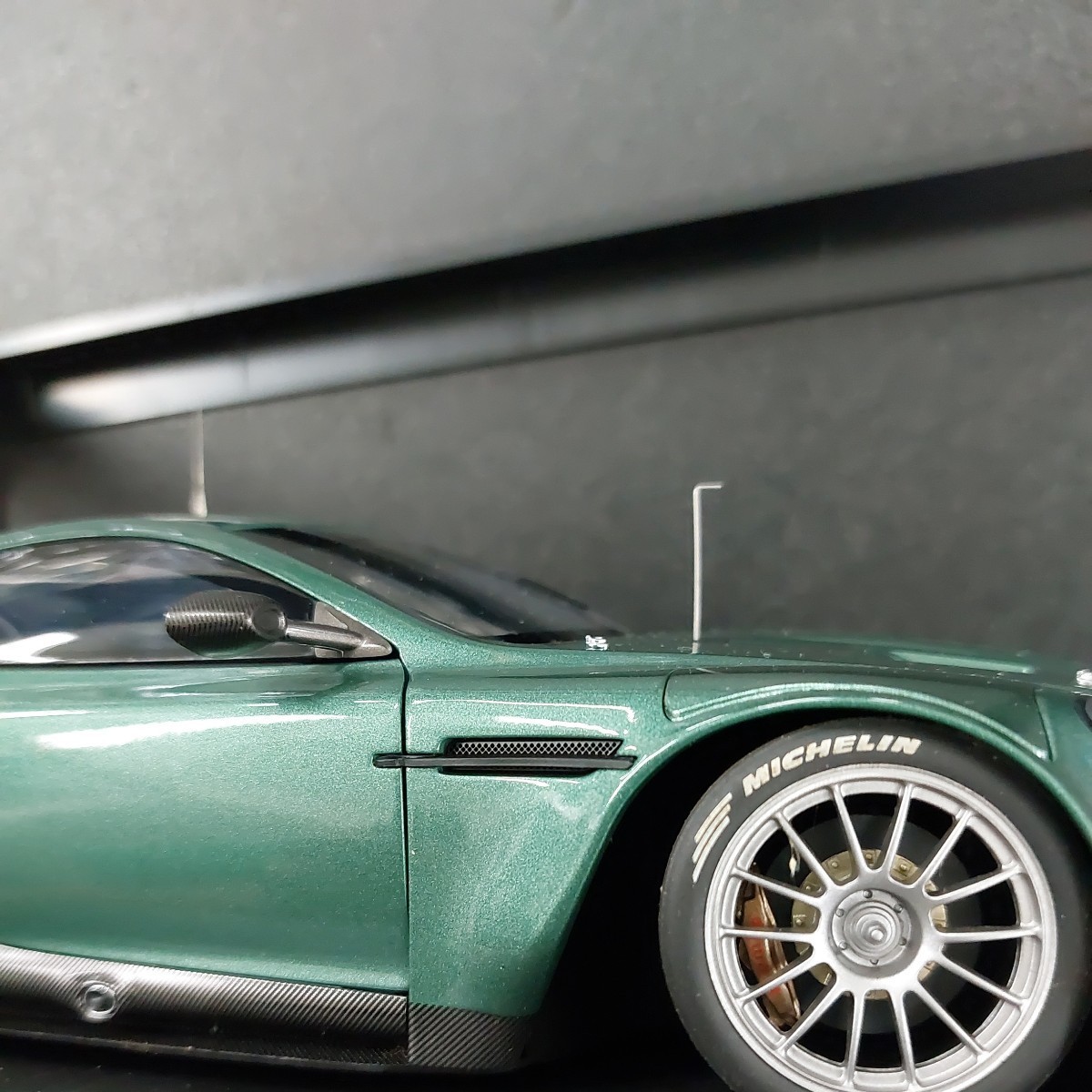 ミニカー AUTOart Aston Martin DBR9 Plain Body 1/18 Diecast Aston Martin DBR9 Plain Body Version Green