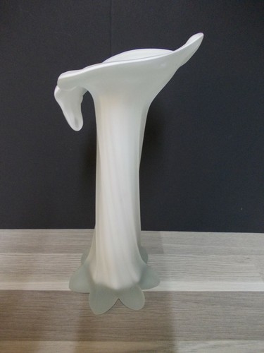 Kunstvase Glaskunst Vase weiss mattiert Blumen Form Unikat H20cm - Bild 2 von 5