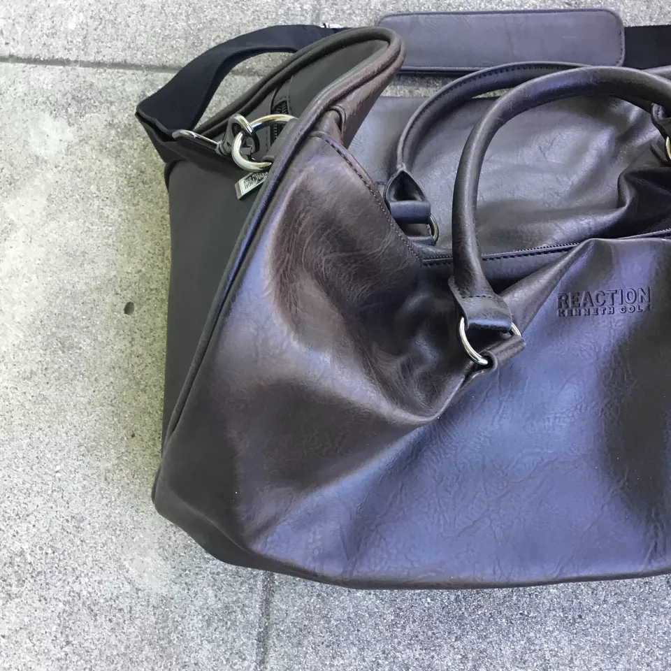 Kenneth Cole Reaction 20" Medium Duffel Leather Carry On Shoulder Strap Brown - Image 2 of 4