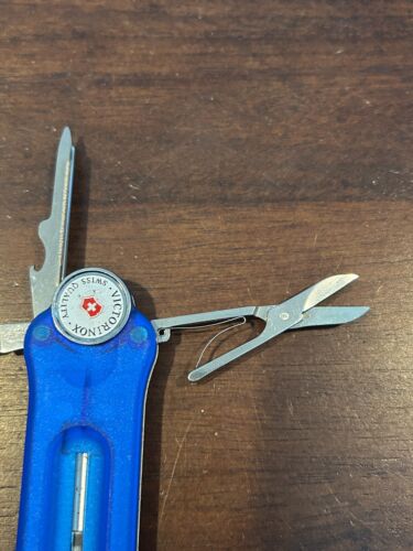 Victorinox Swiss Army Golf Tool Folding Pocket Divot Tool Ball Marker Blue A3374 - Picture 8 of 10