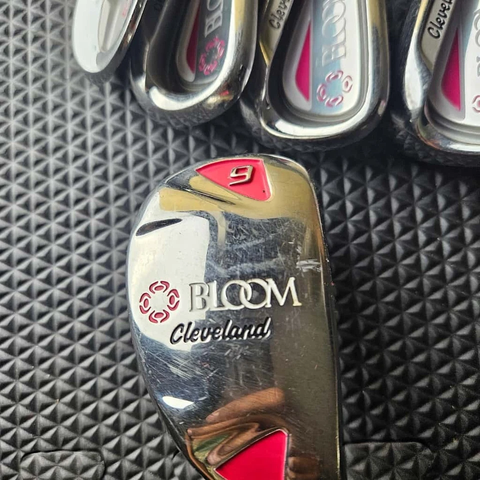 Cleveland Bloom 高尔夫套装 7 8 PW SW 3 木质 6H 右握女式石墨约 41.5 英寸 — 第 3/4 张图片