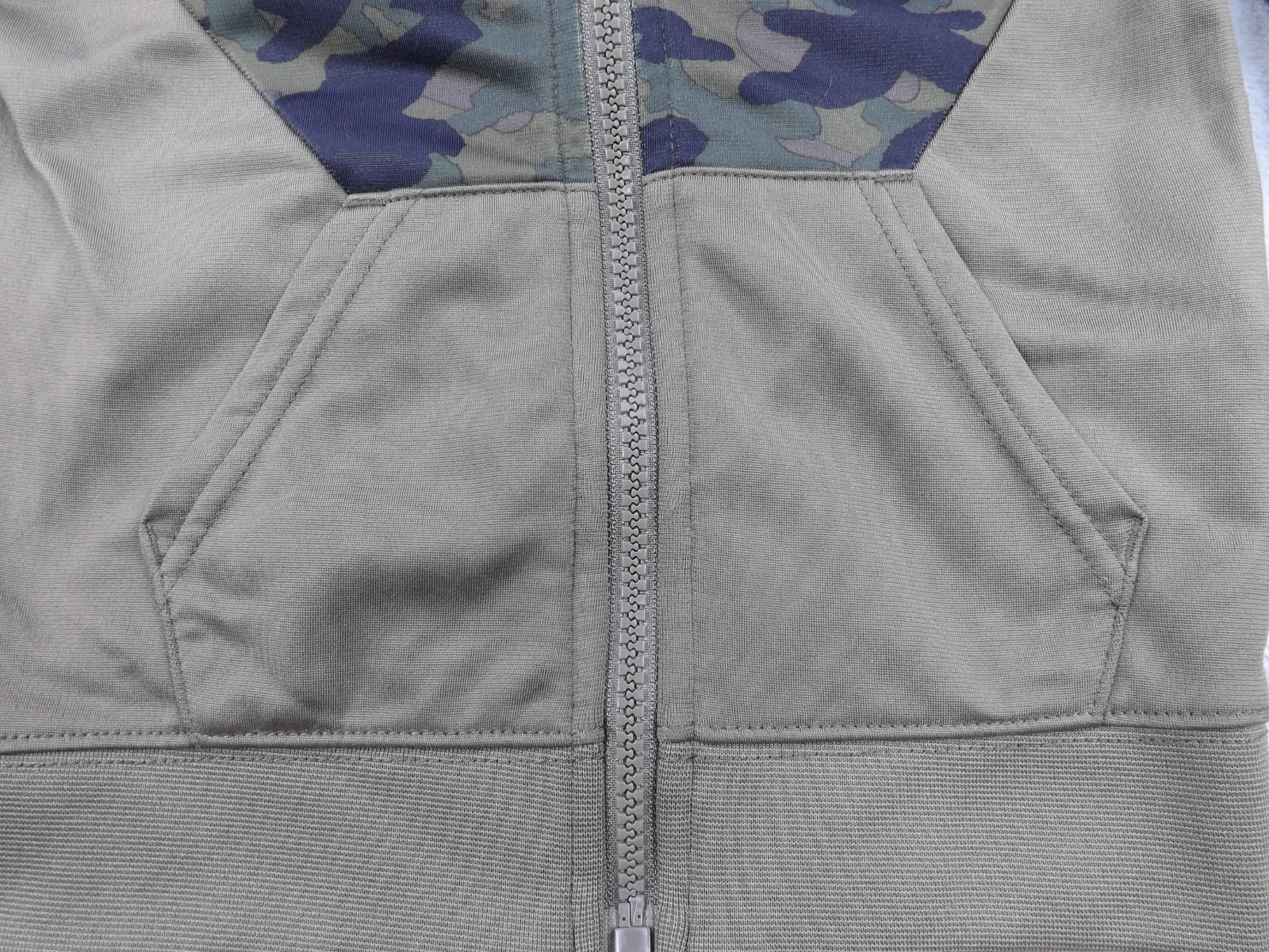 SACAI X NIKE Giacca Nike 3t bambino mimetica verde nero abbronzatura full zip tasche swoosh finto collo