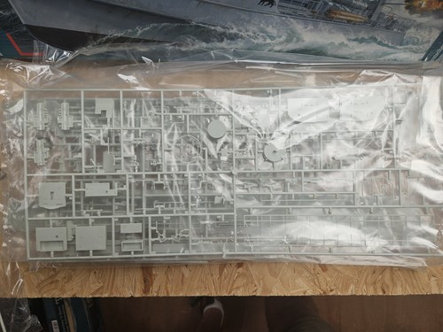 Revell Schnellboot German Fast S-100 Class 1/72 Model Kit 05051 2001 - Picture 9 of 10