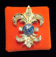 Kiwanis International Fleur De Lis Blue Enamel Rhinestones Gold Plated Lapel Pin