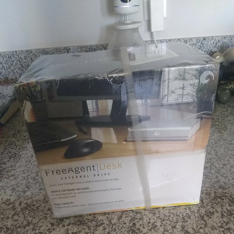 Seagate FreeAgent Desk 1.5TB External (ST315005FDA2E1-RK) Brand New - Image 3 of 4