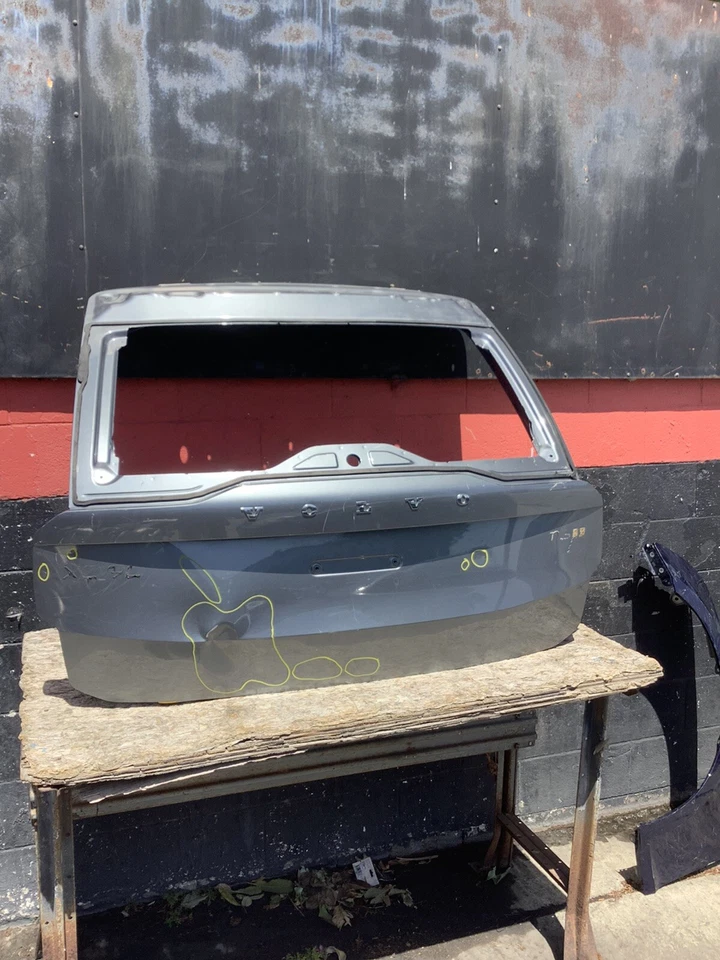 Volvo XC90 2016 2017 2018 puerta levadiza OEM usada Foto 3 de 4