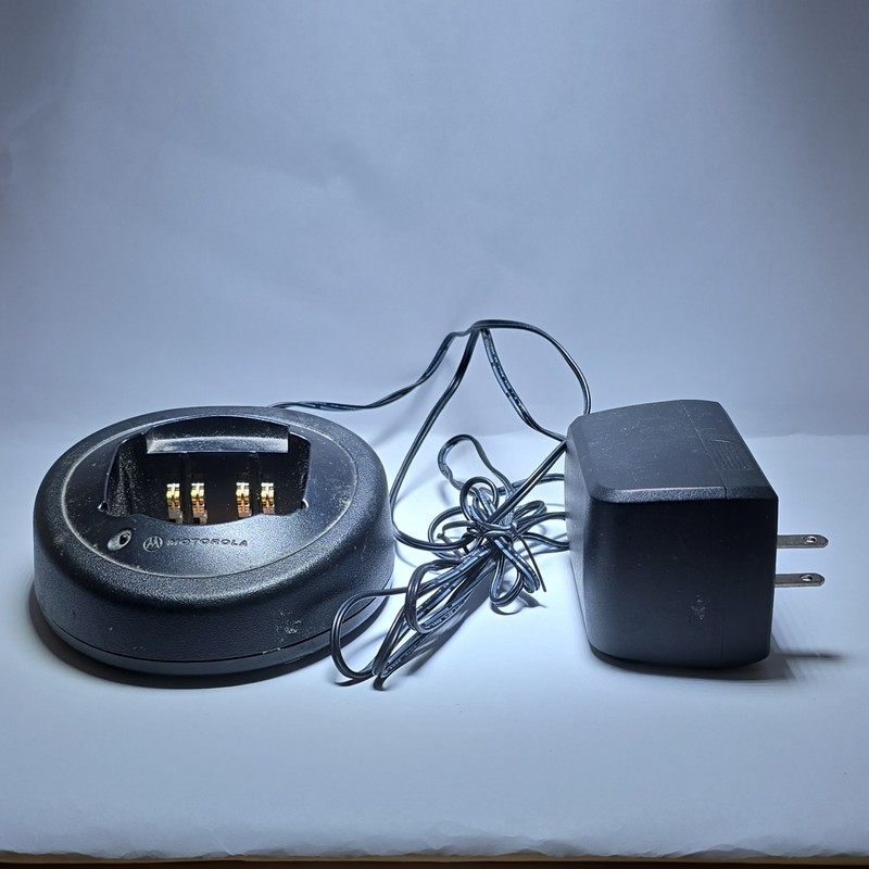 New Motorola HTN90000D Desk Charger with Power Supply for an HT750/HT1250