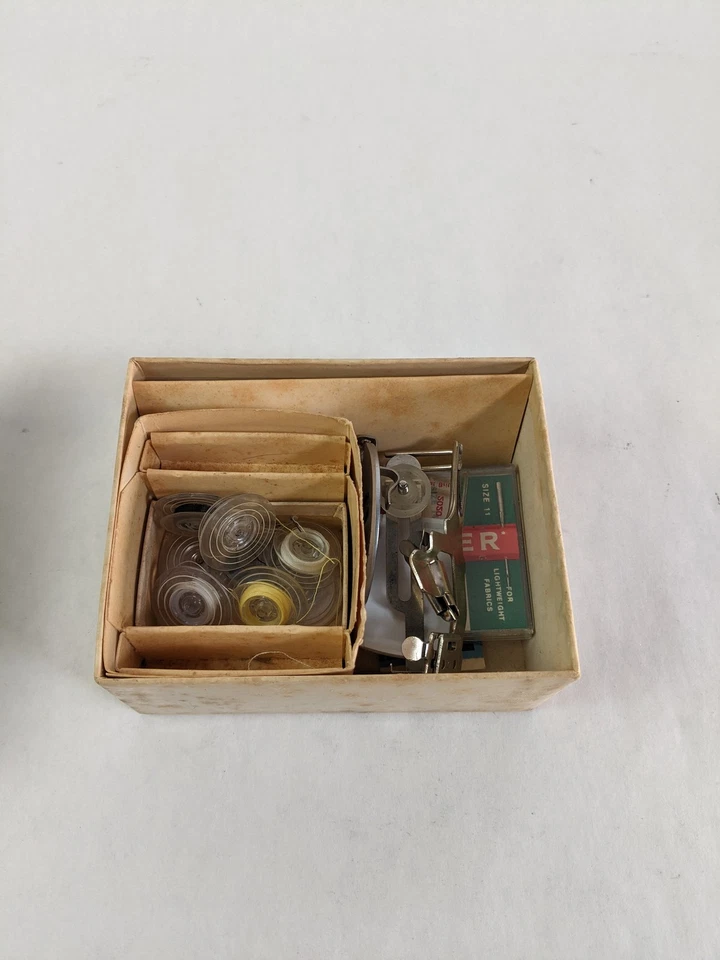 ACCESORIOS SINGER 161933 TOUCH & SEW DELUXE PUNTADA RECTO SINGER - Imagen 2 de 4