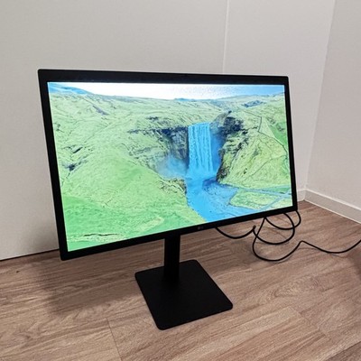 LG UltraFine HD 5K 27'' - 27MD5KA-B Monitor  camera and built in speaker. No Box!