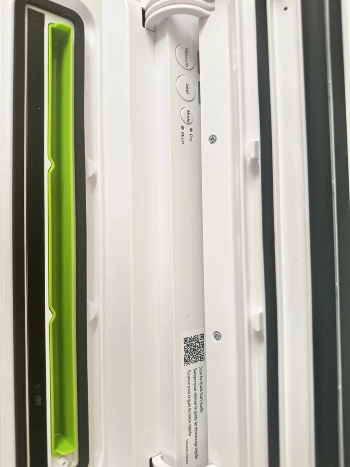 Máquina seladora a vácuo compacta FoodSaver com sacos herméticos e rolo  - Imagem 2 de 4