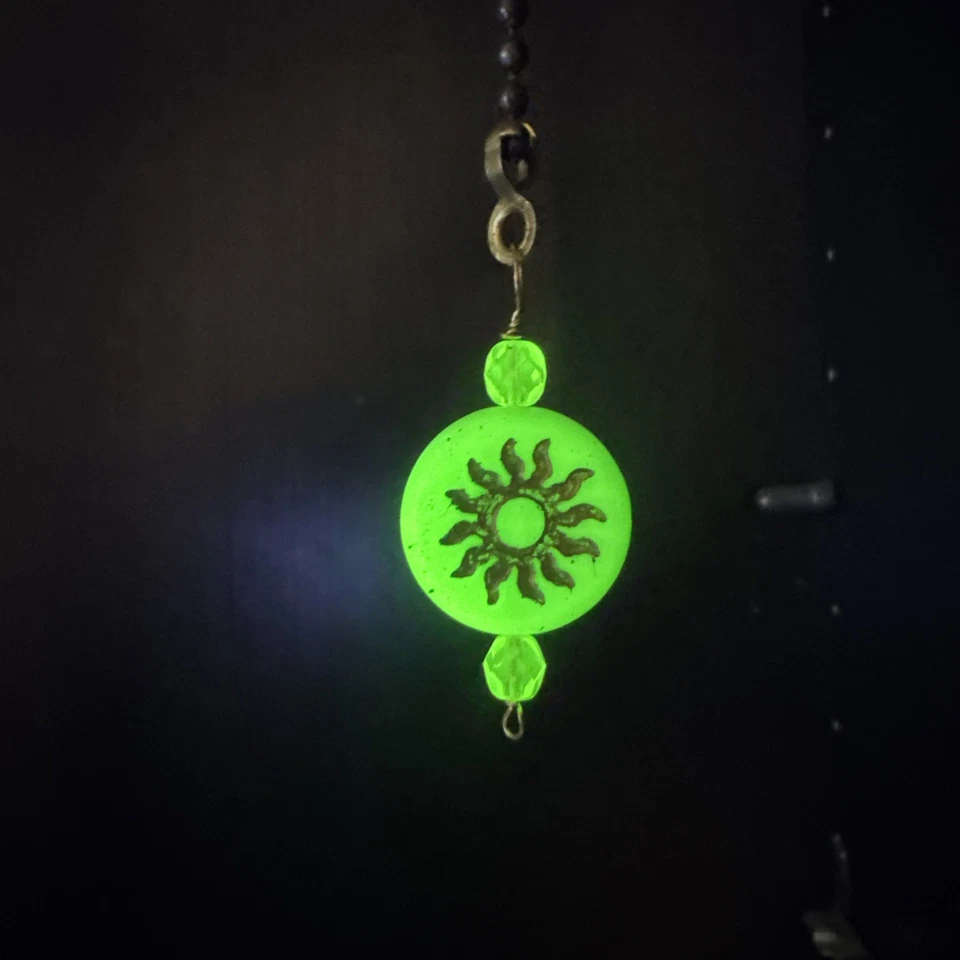 Uranium Slag Glass Jadeite Table Lamp Art Deco Antique  Houze Akro Agate - Image 4 of 4