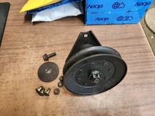 John Deere STX38 Black Deck Lawn Tractor 1 Deck Spindle Pulley Assembly AM124511