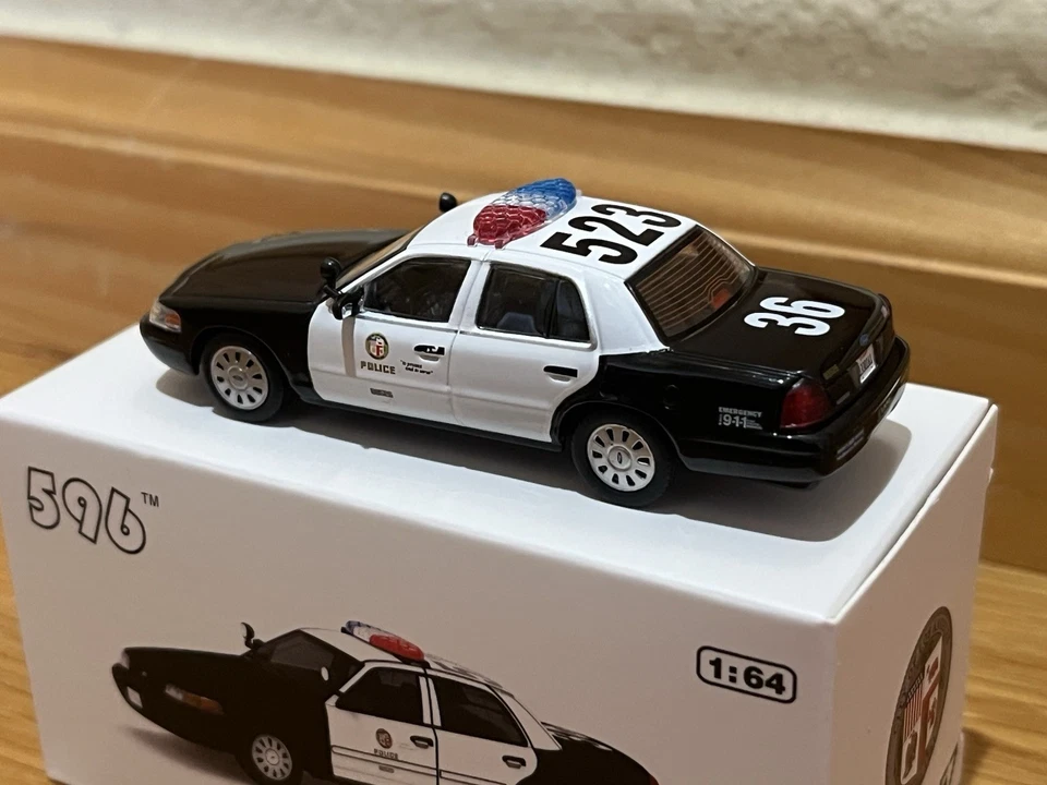 596 Model 1:64 Ford CROWN VICTORIA POLICE INTERCEPTOR LAPD Limited Edition RTS - Image 3 of 4
