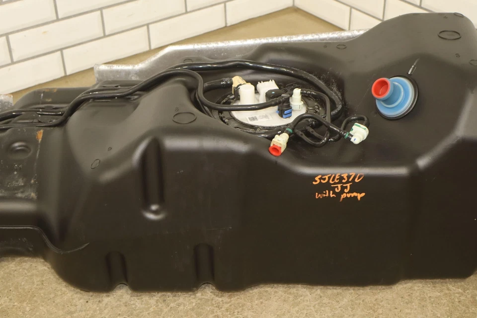 15-22 Chevy Colorado OEM 21 Gallon Gas Tank with Pump Tested 63K Foto 3 de 4