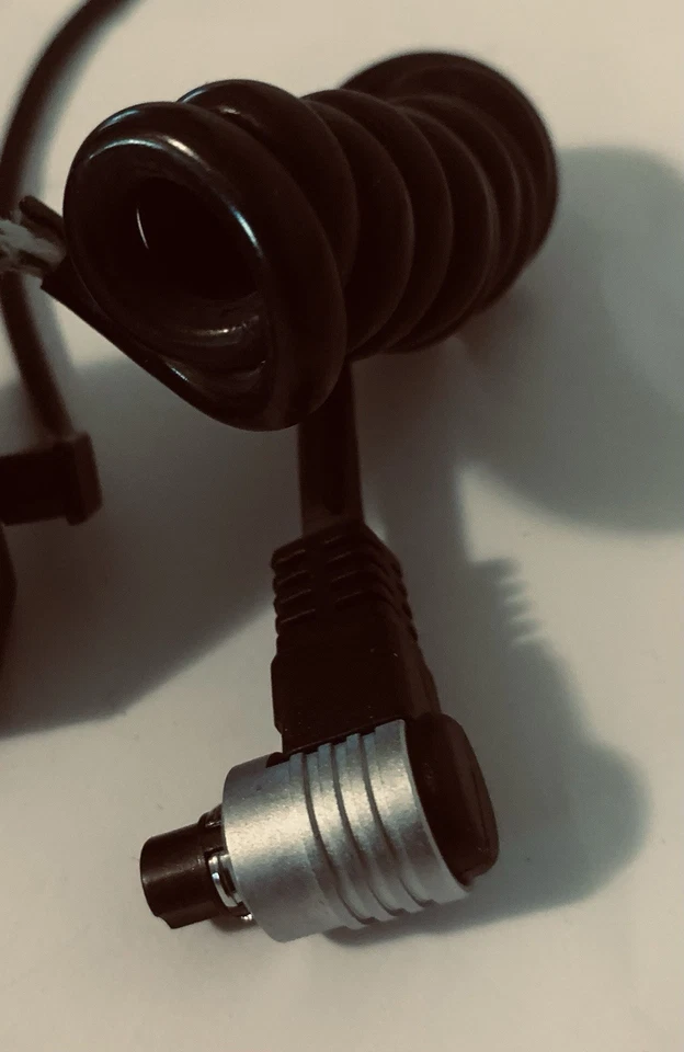 Hasselblad Sca 390 Sync Cord Flash Accessory- Very Good , Used Condition - Image 4 of 4