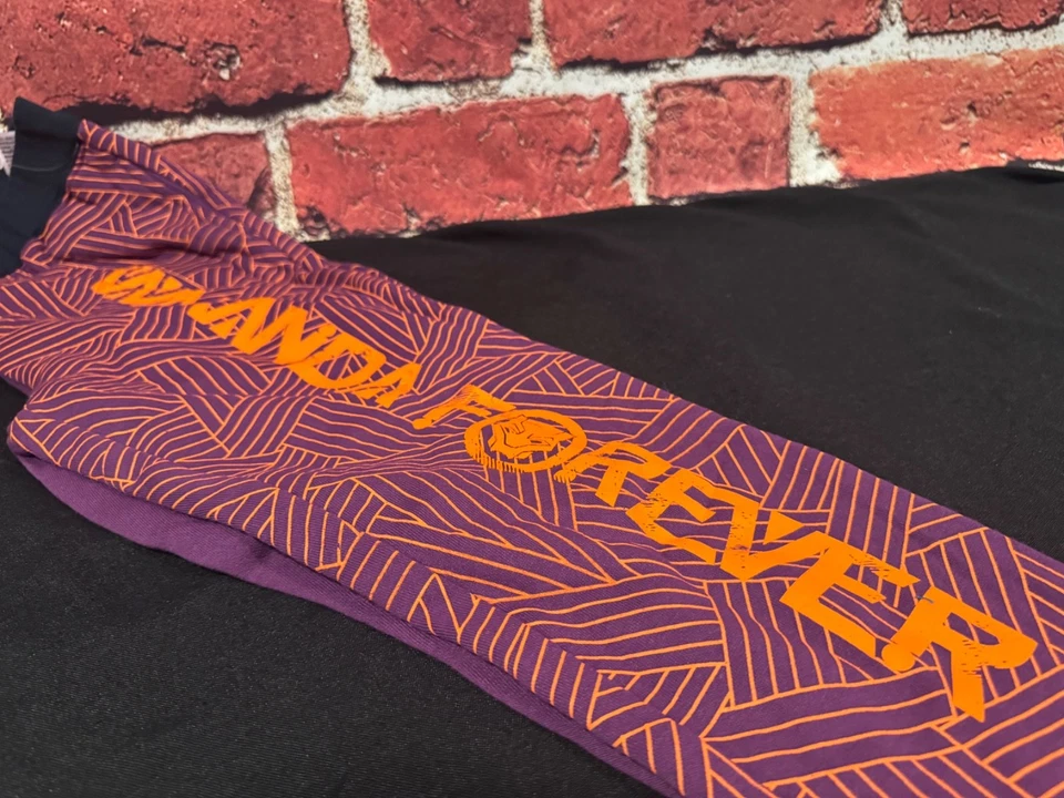 Joggers morados de Wakanda Black Panther de los parques de Disney Marvel talla S N sin etiquetas n2 Foto 3 de 4