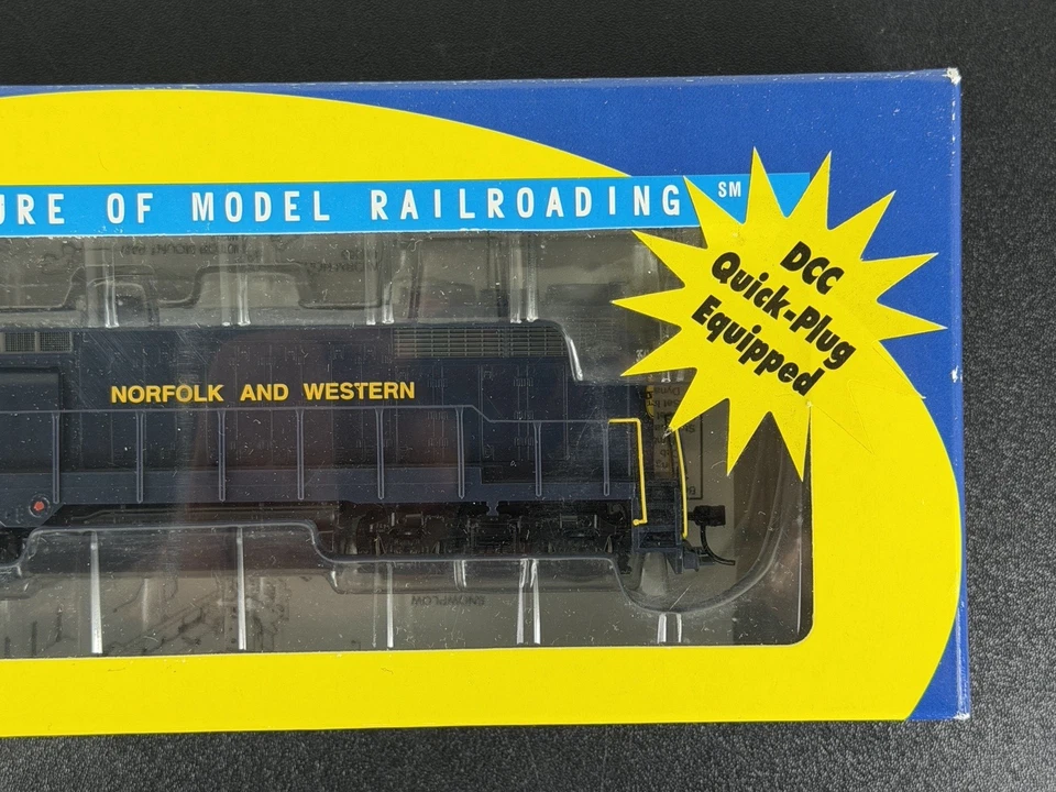 HO Athearn RTR 91733 Norfolk & Western GP35 Powered Diesel DCC Loco N&W #3542 - Image 4 of 4