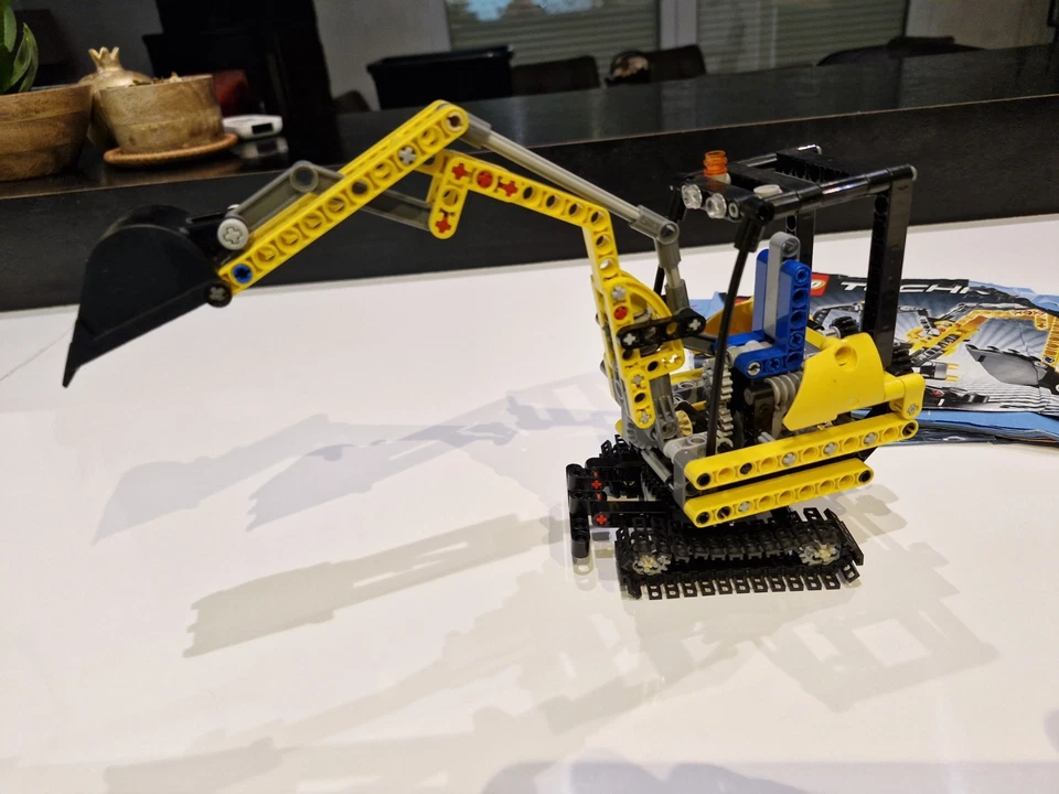  Lego Technic La Chargeuse Compacte 8047 Année 2010 - Photo 4/4