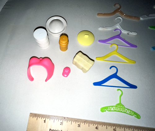 AMAZING VINTAGE 70S FASHION DOLLS LOT HANGERS ACCESSORIES PLASTIC BRA