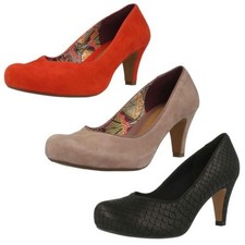 clarks shoes chorus voice