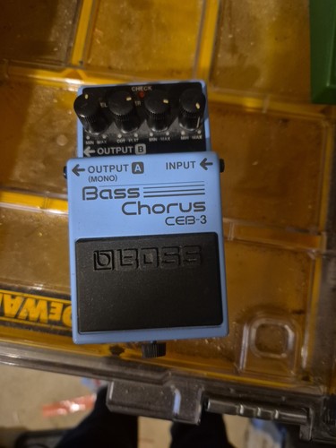 Boss CEB-3 Bass Chorus Effektpedale gebraucht nur Pedal. 