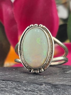 Full Cab weißer australischer Opal und 925 Sterlingsilber Ring - Größe 9