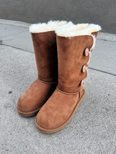 UGG K Bailey Button Triplet Chestnut Boots Women’s Size 4 Classic Sheepskin 1962