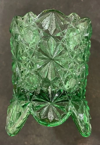 FENTON Green Glass DAISIES & BUTTONS Vintage TOOTHPICK Holder Mint Condition