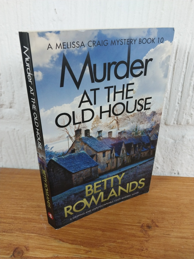 Murder at the Old House - Melissa Craig Mystery - Betty Rowlands
