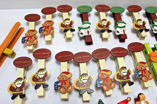 200pcs Christmas Clips Clothespins DIY Photo Pegs Hanging Cards Party Favors NEW - Picture 17 of 19
