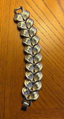 Vintage Women's Silver Tone Coro Leaf Bracelet (Has some wear)