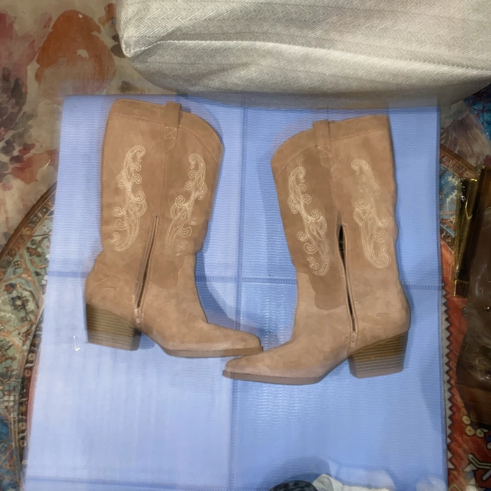 Ladies Light Suede Pink Boots Size 9  — 第 4/4 张图片