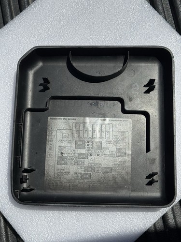 GMC Tahoe Suburban Silverado Sierra 1999-2007 tapa de caja de fusibles de fibra de carbono - Imagen 4 de 4